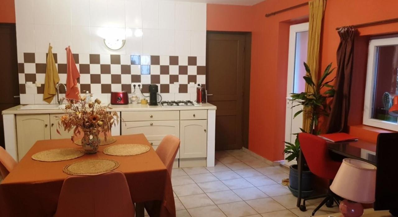 נים Petit Patio En Centre Ville מראה חיצוני תמונה